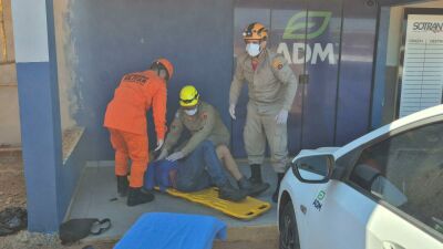 Imagem da notícia Motociclista perde o controle e cai ao passar por quebra-molas em Chapadão do Sul